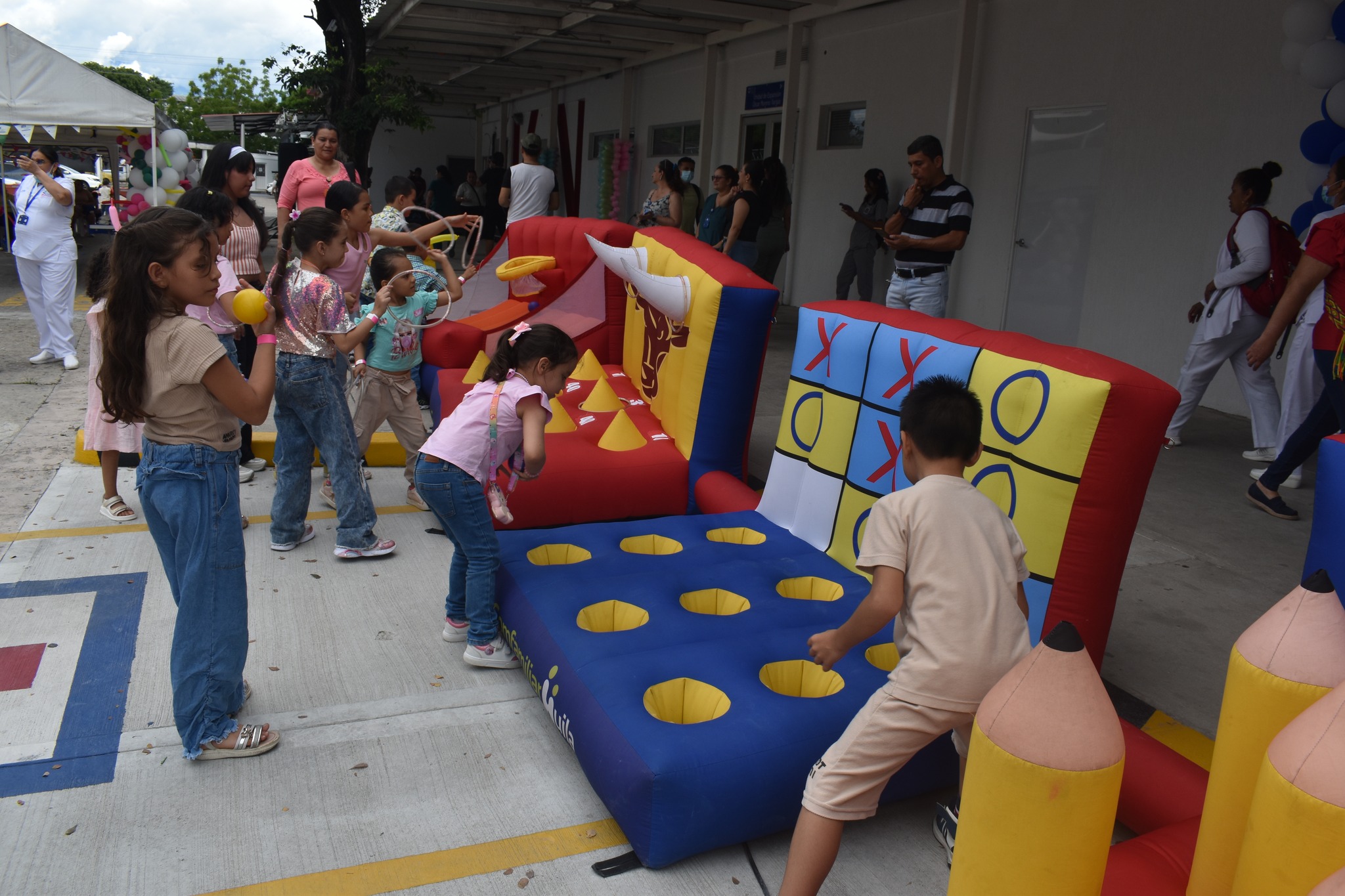 Hijos de colaboradores se vistieron de alegría